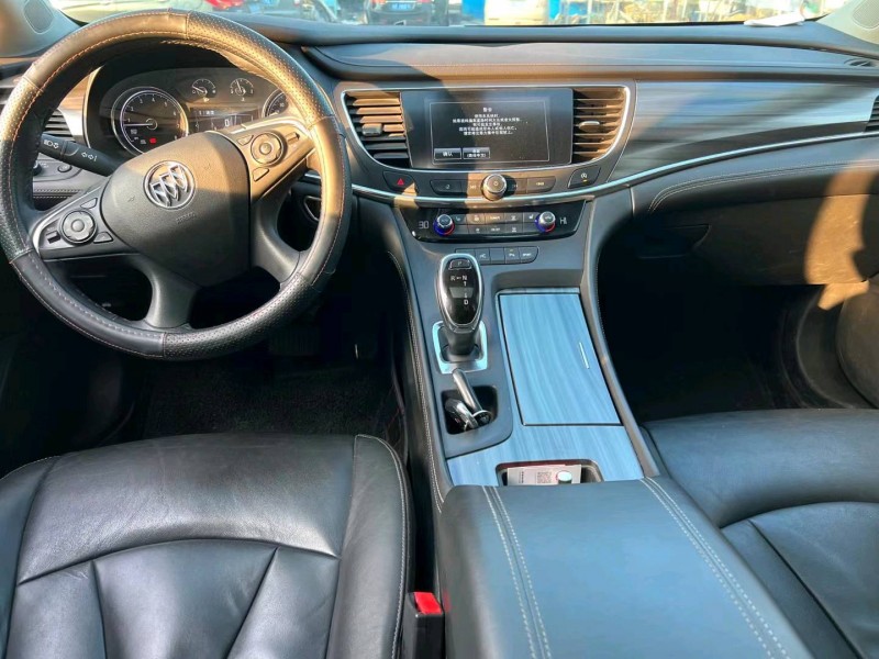 青岛17年别克君越6