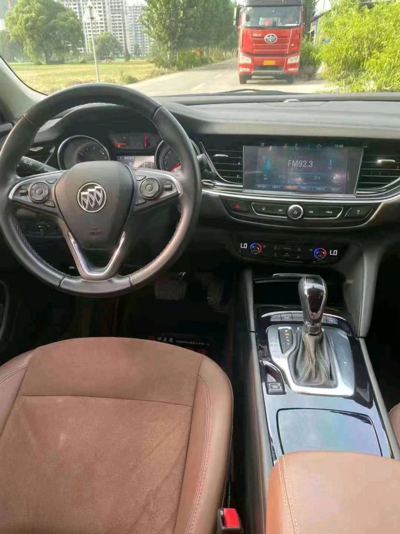 青岛19年别克君威6