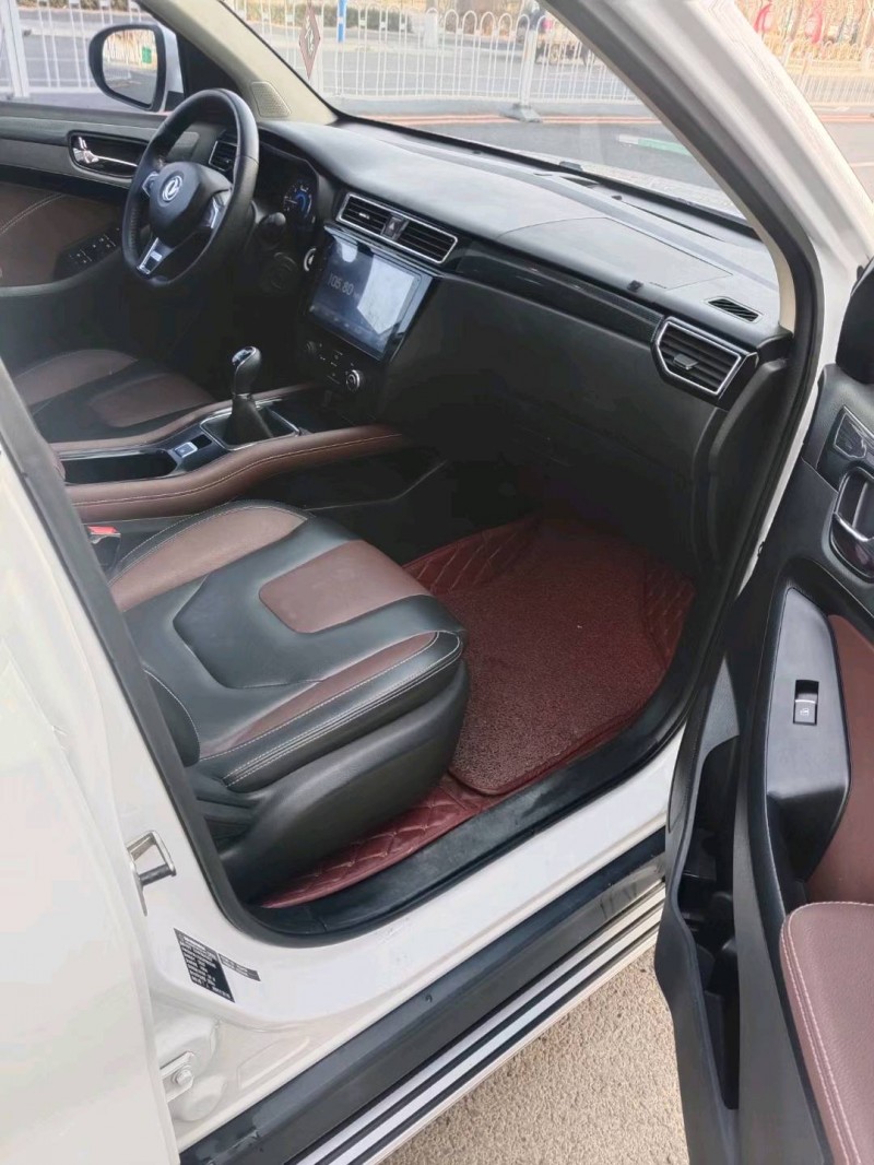 保定17年东风风光8