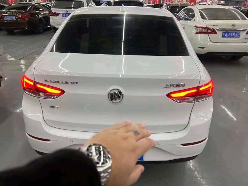 青岛20年别克英朗9