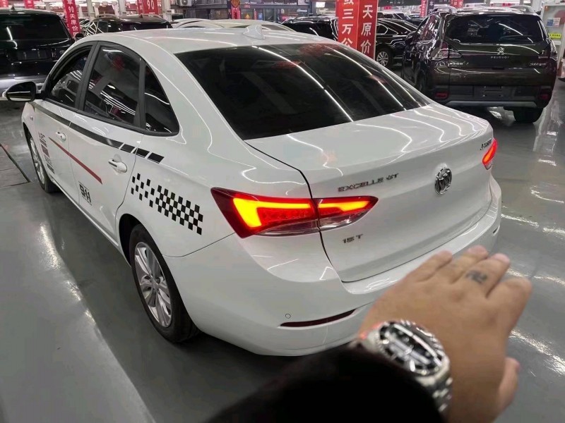 青岛20年别克英朗8