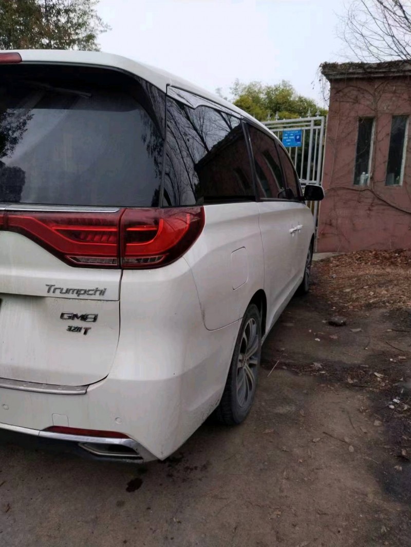 宜昌18年传祺M82