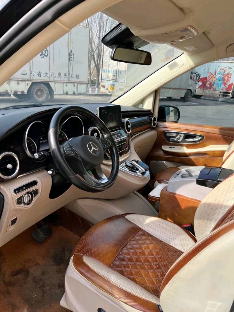 中山17年奔驰V5