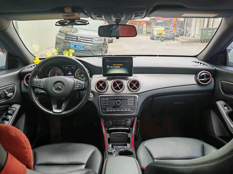 中山16年奔驰CLA9