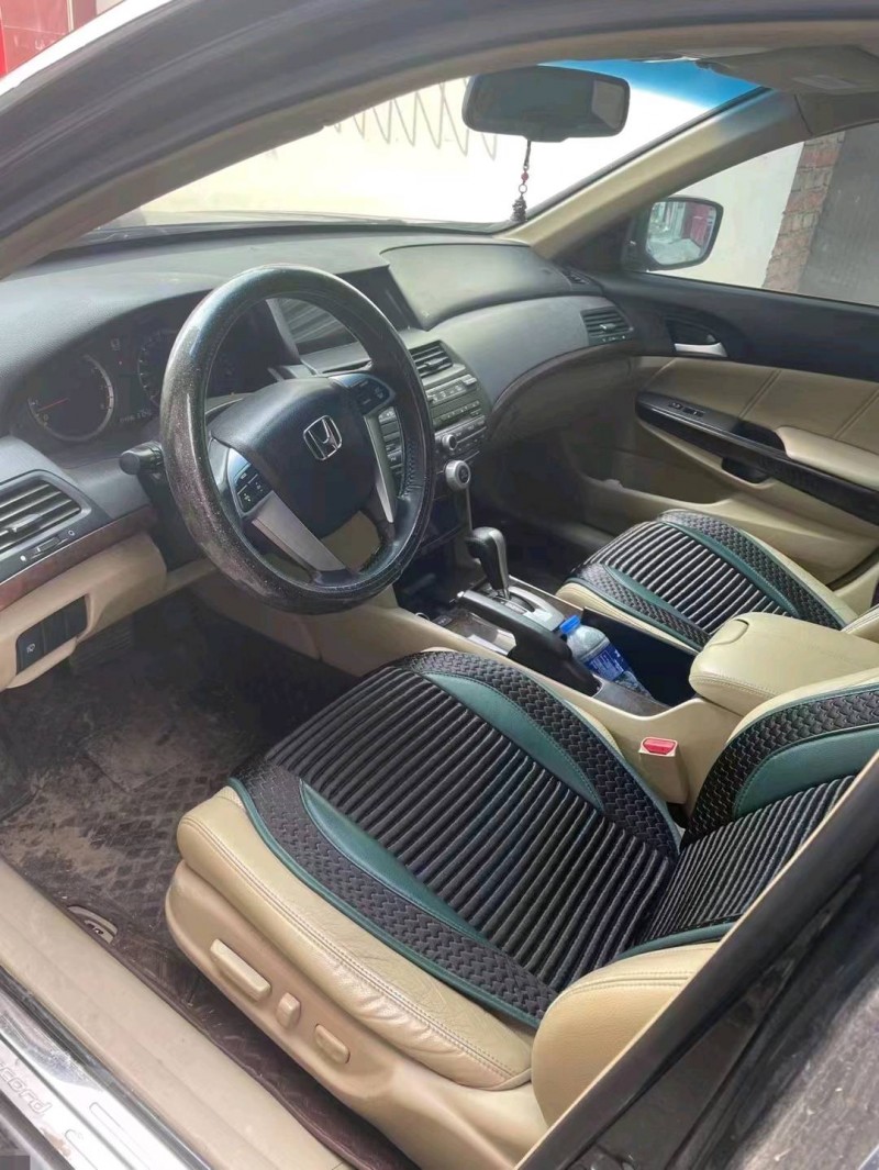 邢台13年本田雅阁8