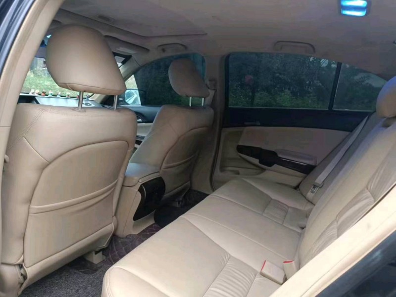 珠海10年本田雅阁8