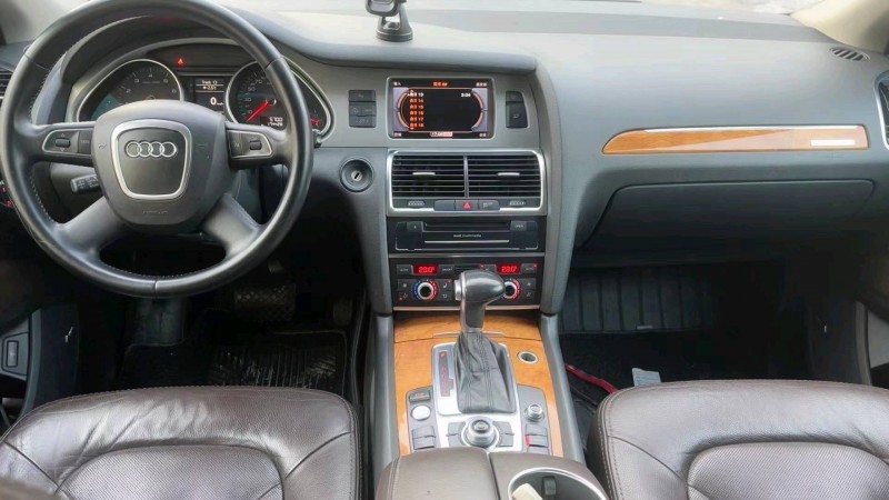 北京12年奥迪Q79