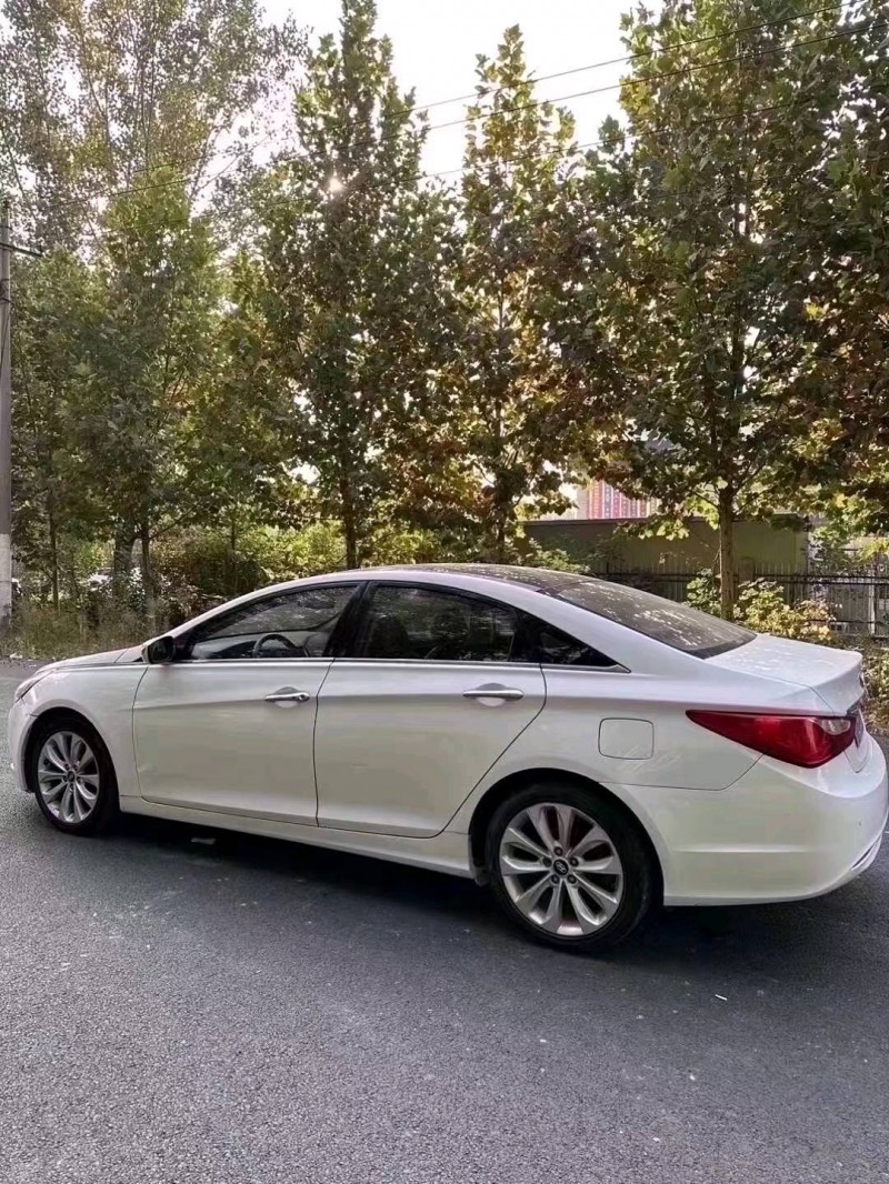 北京12年现代索纳塔八8