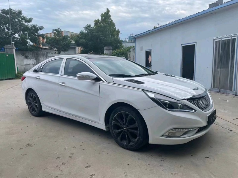 济宁14年现代索纳塔八2