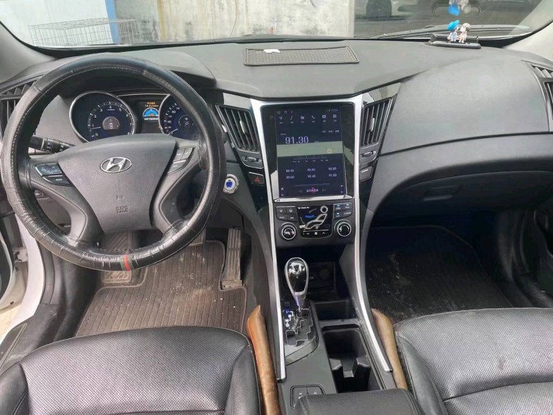 济宁14年现代索纳塔八3