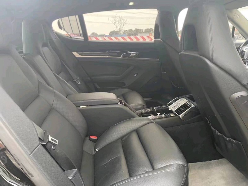 邯郸13年保时捷帕拉梅拉8