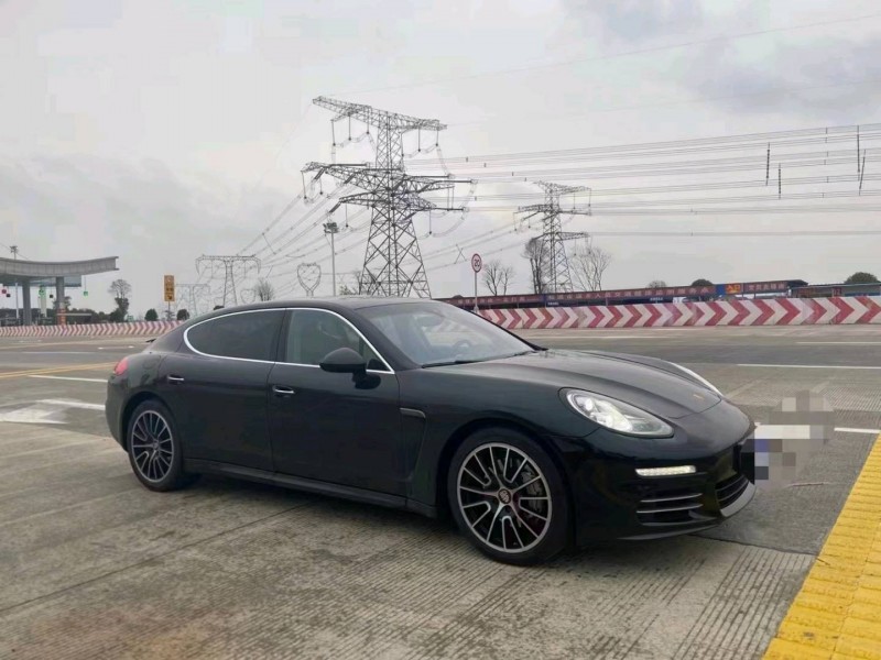 邯郸13年保时捷帕拉梅拉9