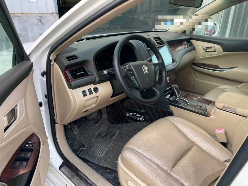 济宁10年丰田皇冠5