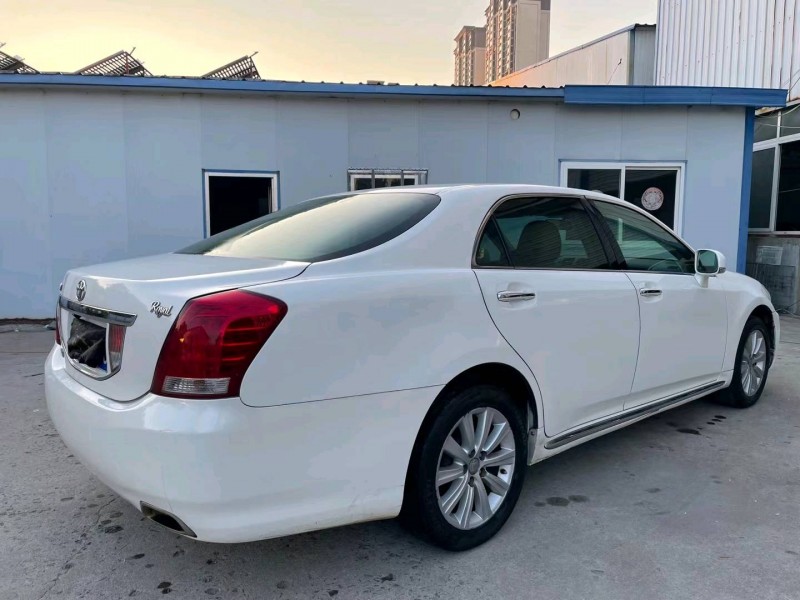 济宁10年丰田皇冠7