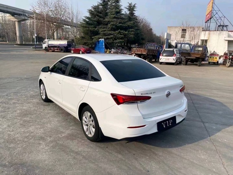 青岛22年别克英朗5