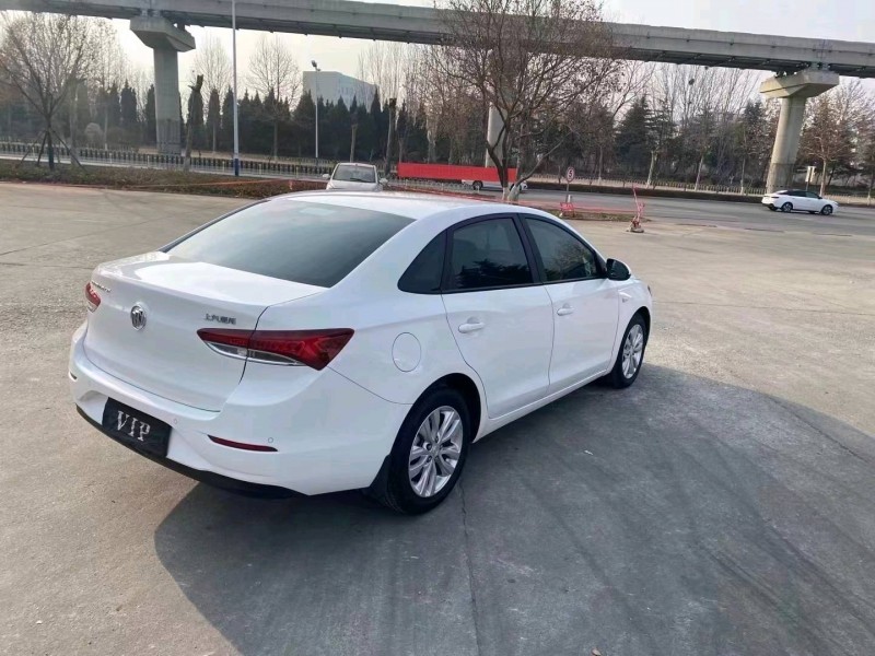 青岛22年别克英朗4