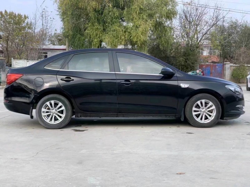 青岛16年别克英朗6