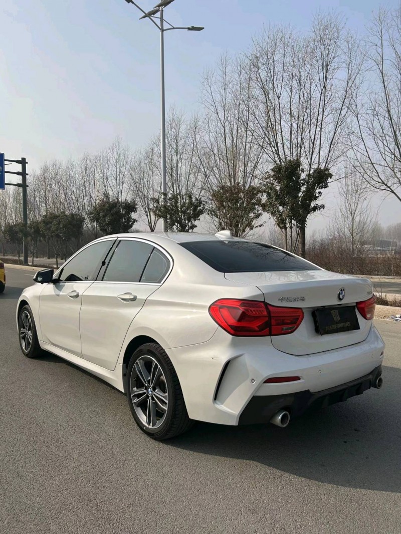 北京21年宝马1系5