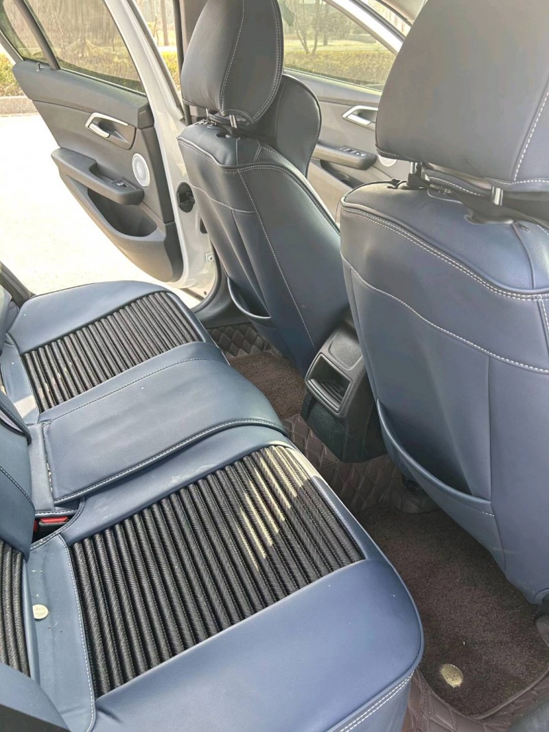 北京21年宝马1系7