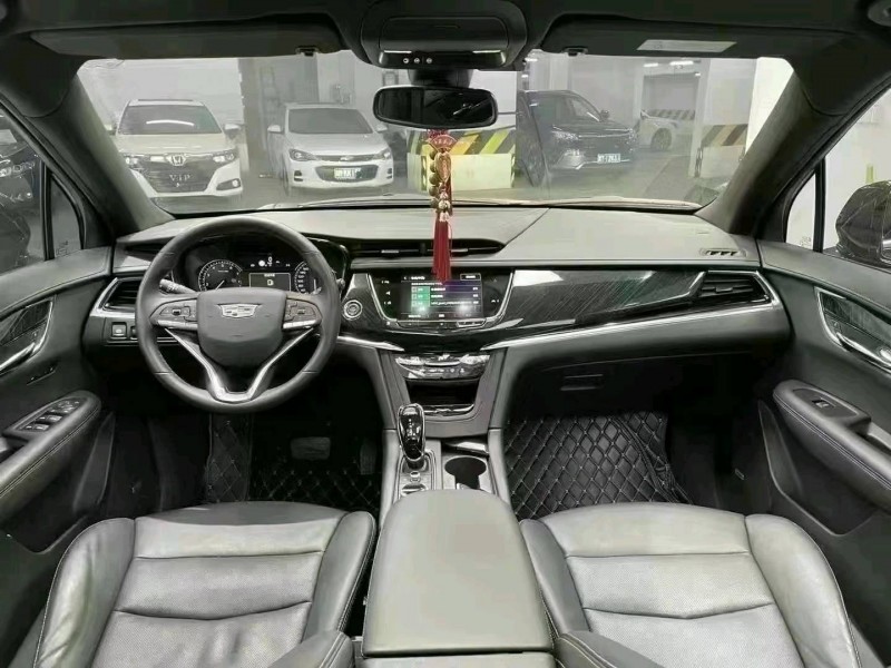 成都20年凯迪拉克XT68