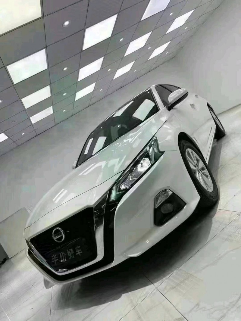 成都20年日产天籁2