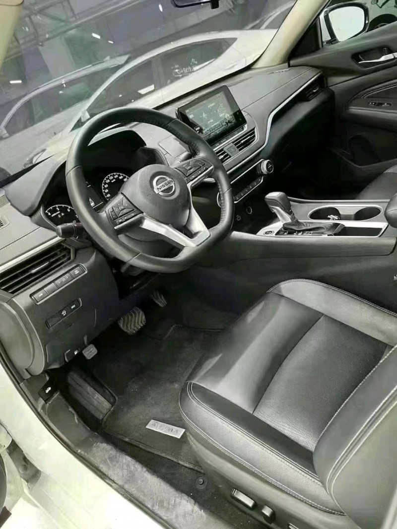 成都20年日产天籁6