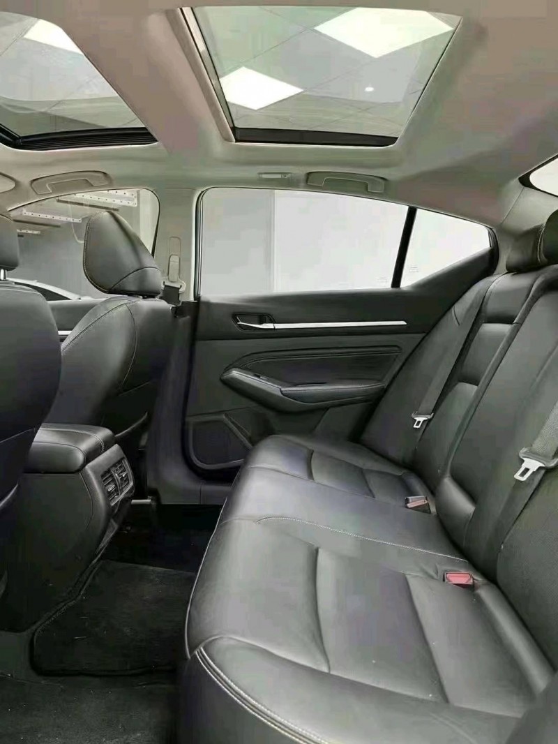 成都20年日产天籁7