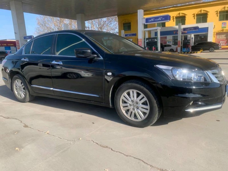 保定13年本田雅阁2