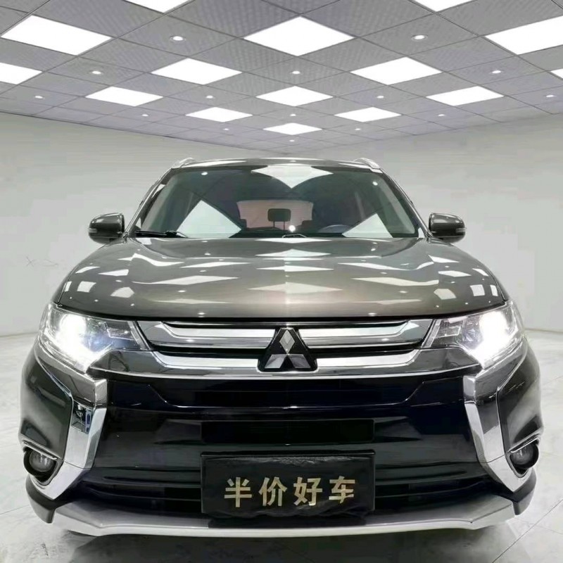 成都17年三菱欧蓝德1