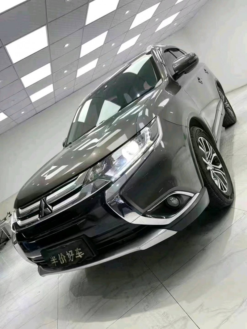 成都17年三菱欧蓝德3