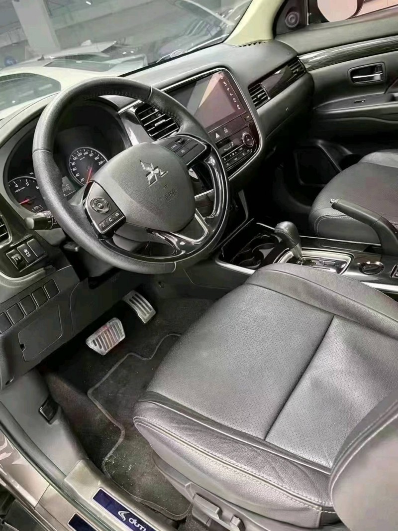 成都17年三菱欧蓝德5