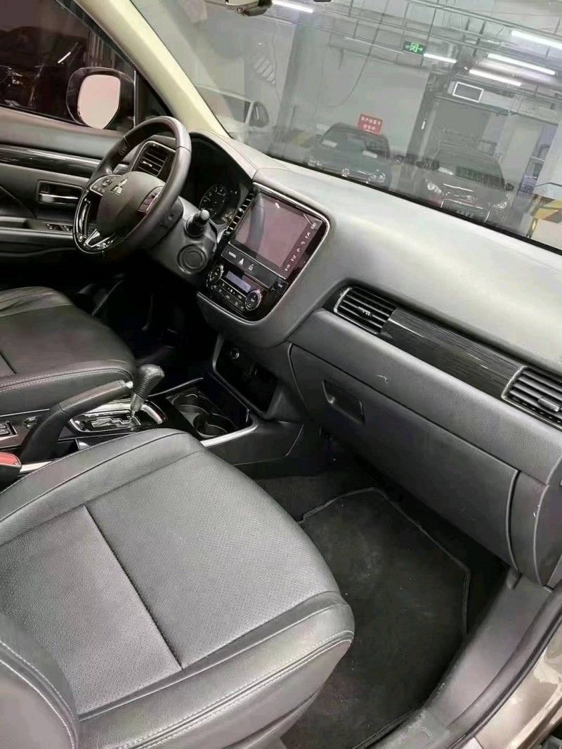 成都17年三菱欧蓝德7