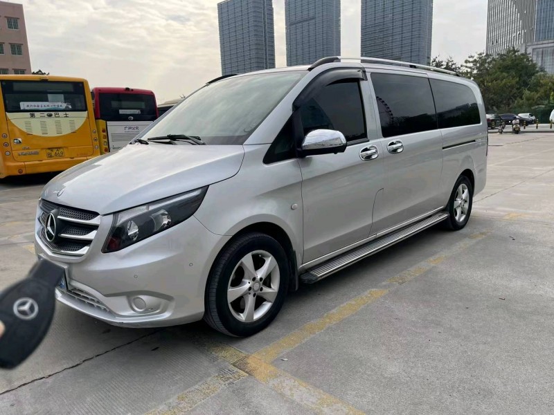 广州17年奔驰威霆2