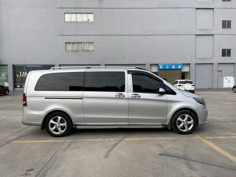 广州17年奔驰威霆4