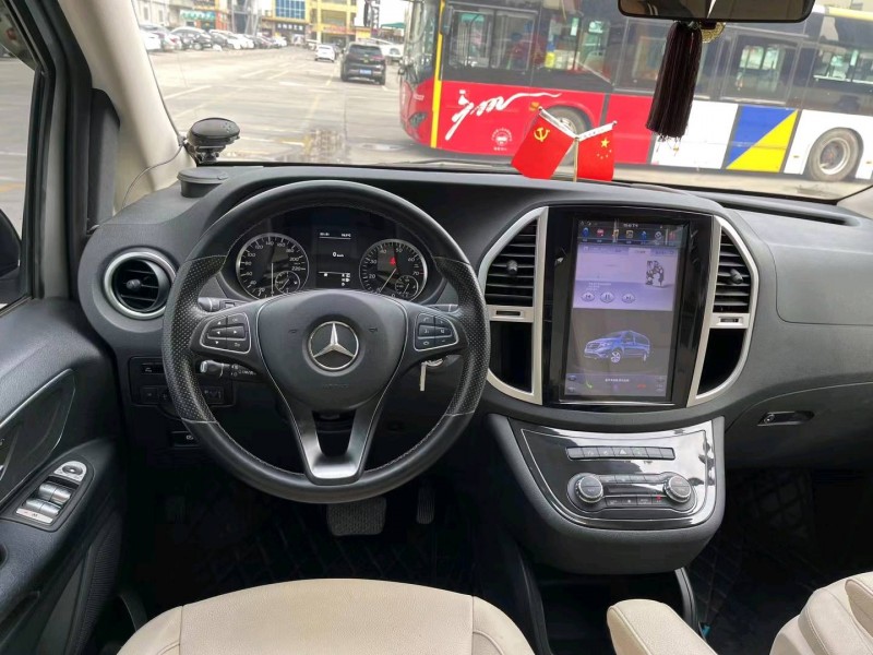 广州17年奔驰威霆5