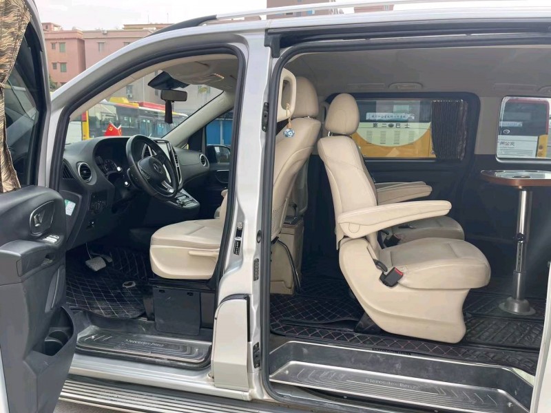 广州17年奔驰威霆7