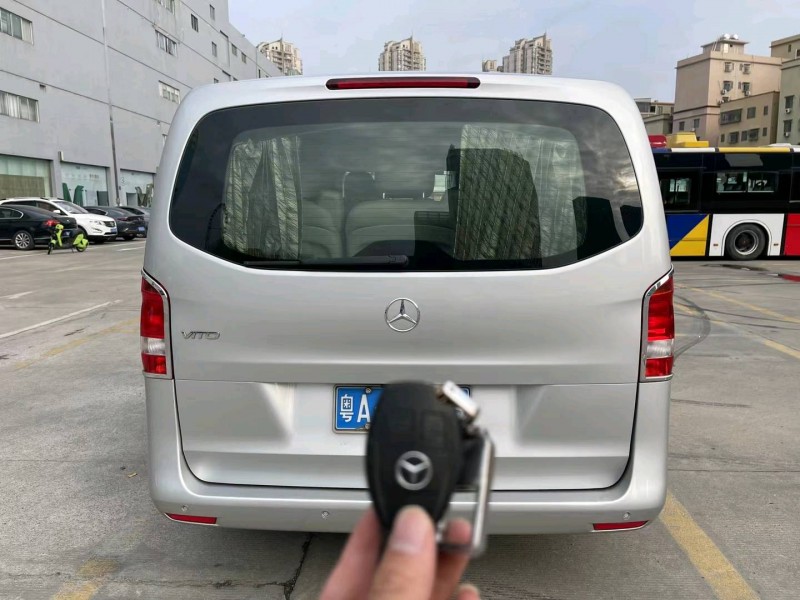 广州17年奔驰威霆9