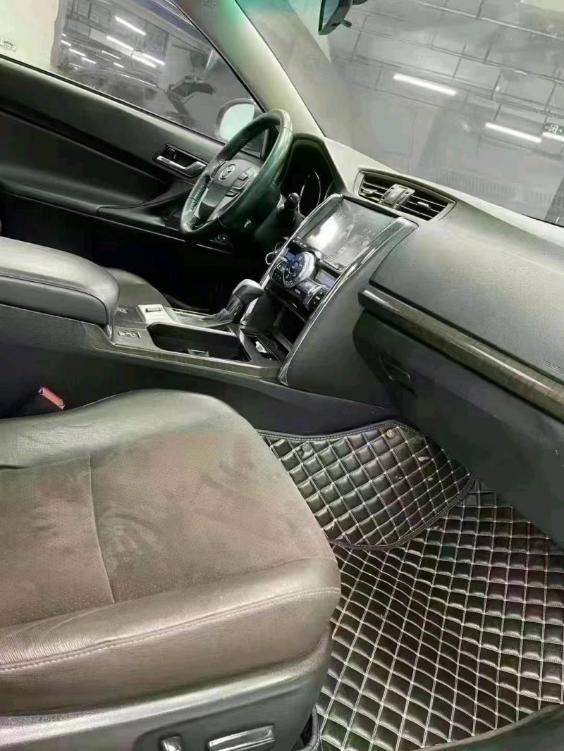 成都14年丰田锐志7