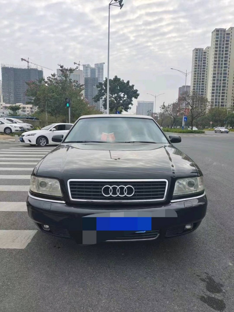深圳01年奥迪A8L1