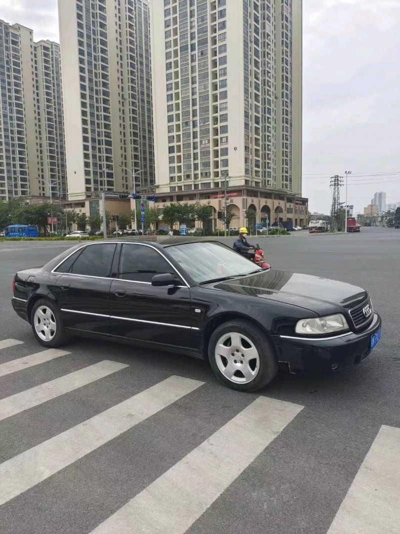 深圳01年奥迪A8L2