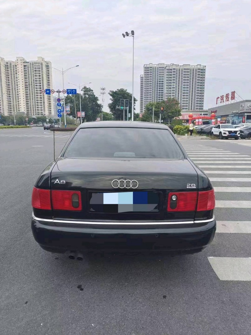 深圳01年奥迪A8L4