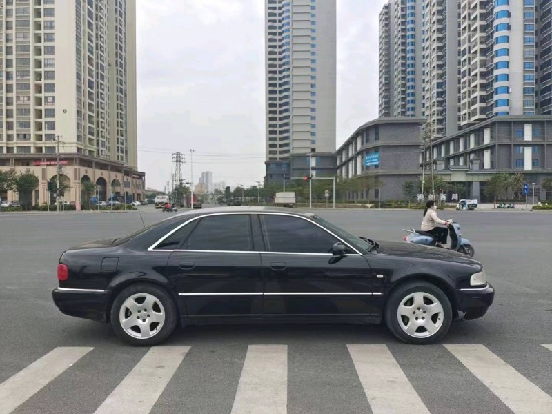 深圳01年奥迪A8L5