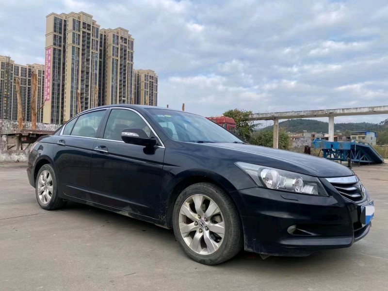 珠海13年本田雅阁3