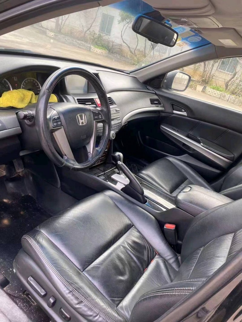 珠海13年本田雅阁4