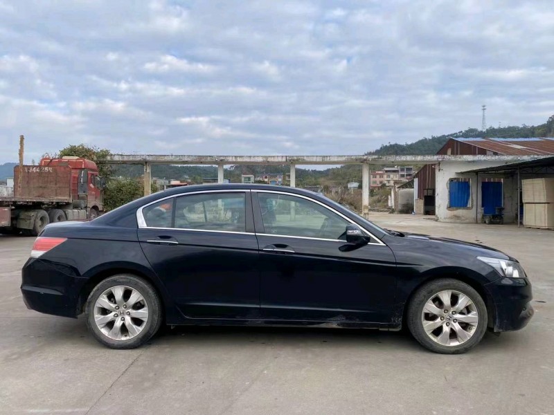 珠海13年本田雅阁8