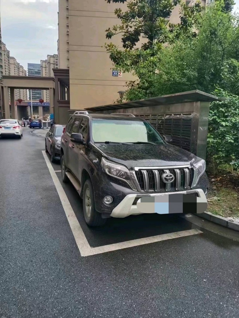 北京12年丰田普拉多2