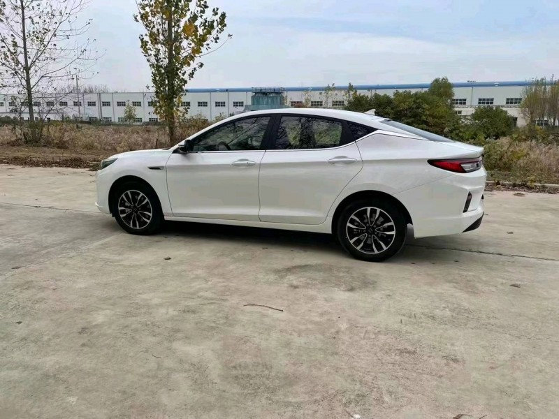 北京22年江淮思皓9