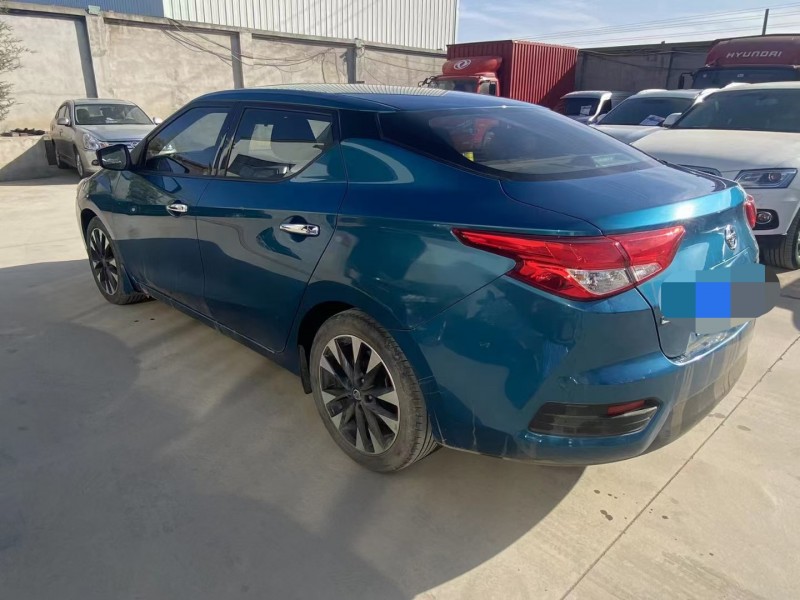 保定18年日产蓝鸟5