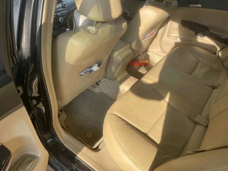 邢台13年本田雅阁7