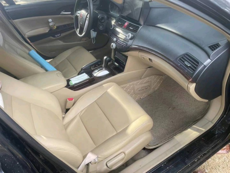 邢台13年本田雅阁6